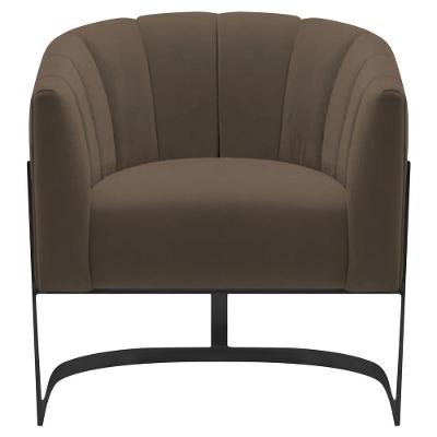 Poltrona Decorativa Sala De Estar Recepção Mavie Base De Ferro Preto Suede Cor Marrom