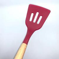 Espatula Vazada Silicone Vermelho Cabo Madeira 32 Cm - Well - 3