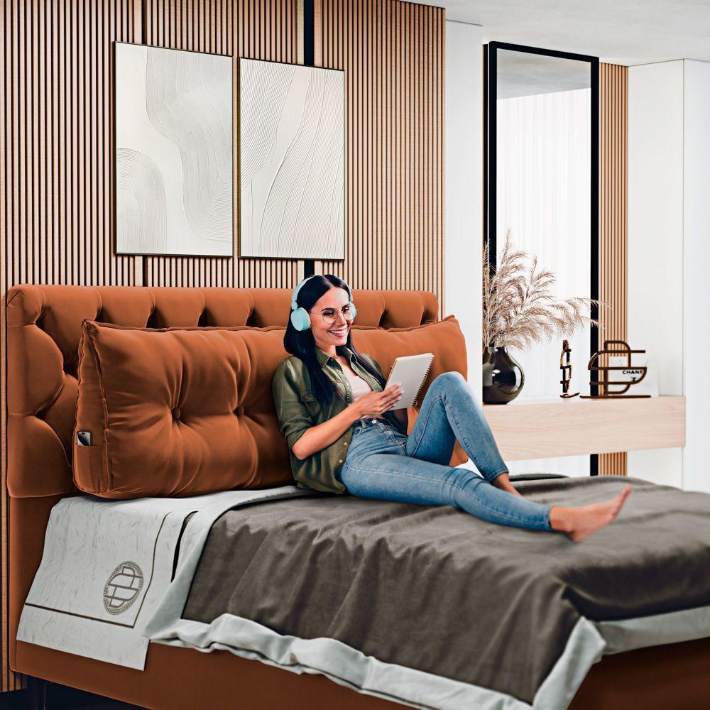 Kit 02 Almofadas Para Cabeceira Encosto Apoio Lombar Spot 90cm Com Porta Celular Veludo - Desk Design Cor Terracota - 7