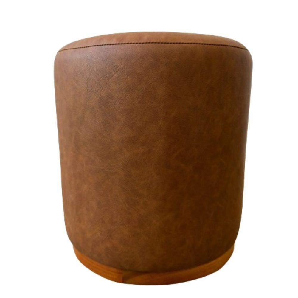 Puff Barcelona Decorativo Com Couro Caramelo E Base Madeira - 1