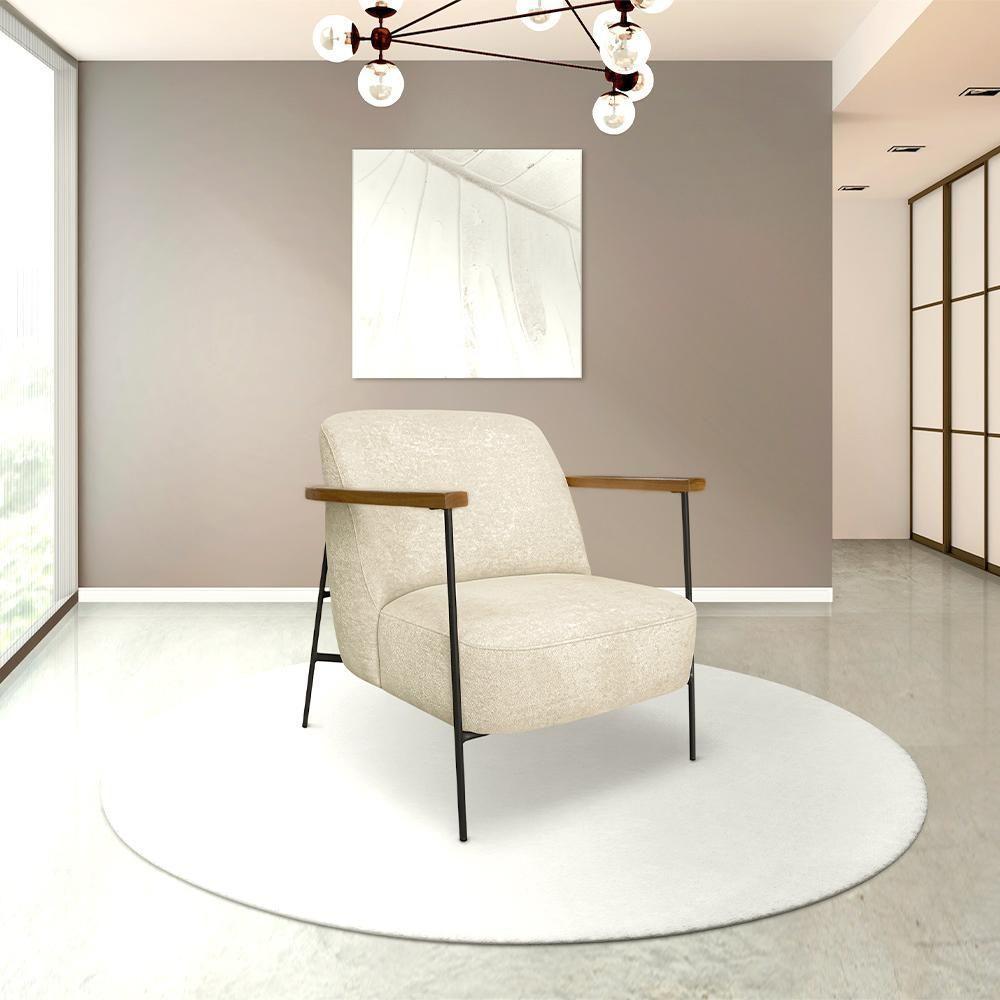 Poltrona Sala De Estar Pés Em Ferro Preto Braço Madeira Maciça 86cm Thane Bouclê Bege - 1