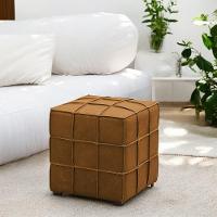 Puff Decorativo Augusto 43cm Sala De Estar Couro Caramelo Manchado G88 - Gran Belo - 1