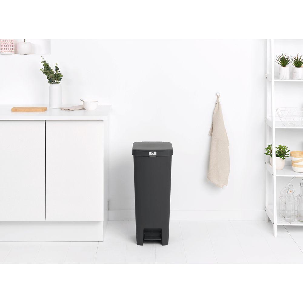 Lixeira Pedal Step Up Em Plástico 40 Litros Brabantia Preta - 6