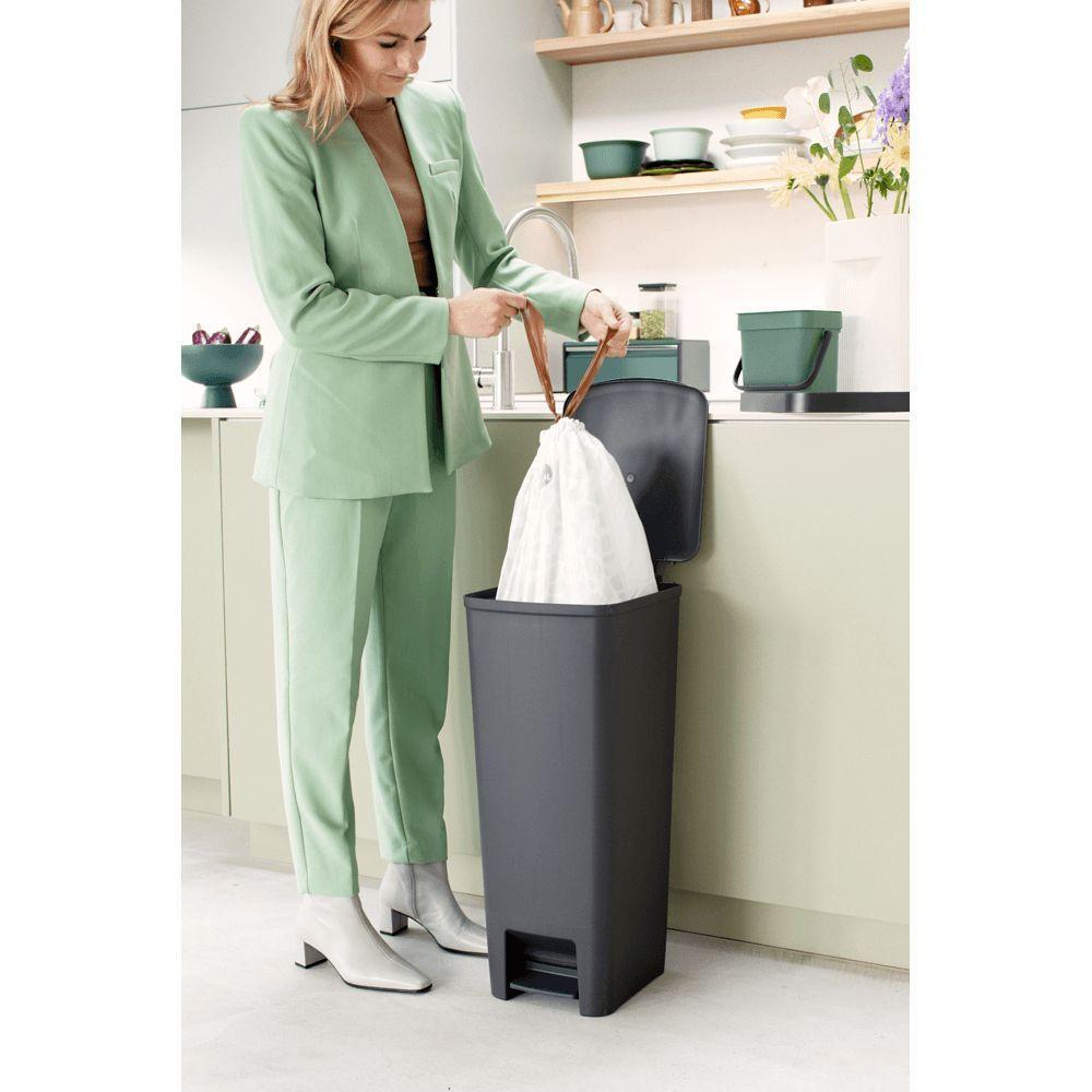 Lixeira Pedal Step Up Em Plástico 40 Litros Brabantia Preta - 7