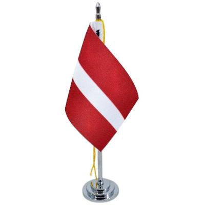 Mini Bandeira De Mesa Do Letônia Poliéster 15 Cm Mastro