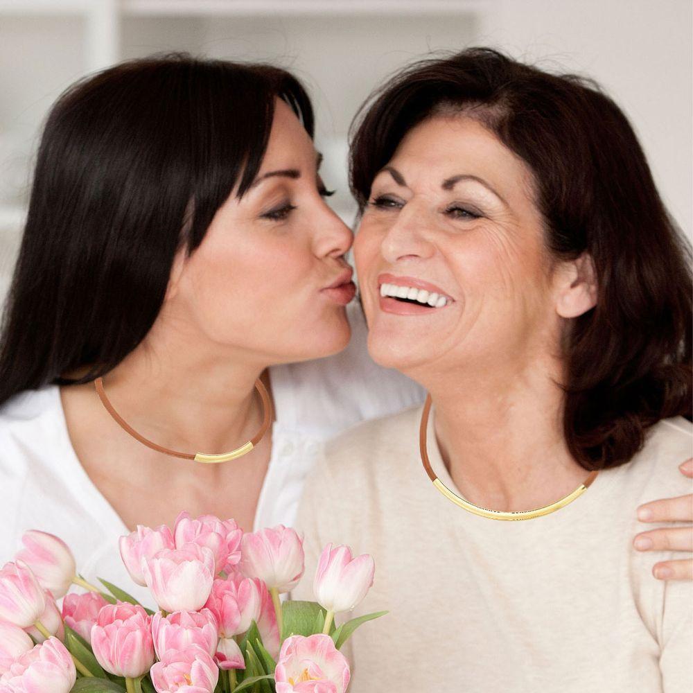 Colar De Couro Natural Caramelo Com Canutilho Curto Revestido Em Ouro - 3