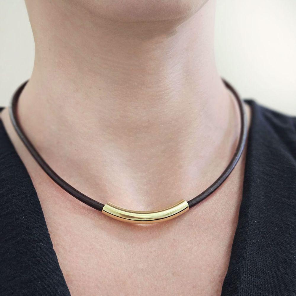 Colar De Couro Natural Café Com Canutilho Curto Revestido Em Ouro - 3