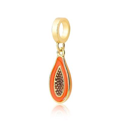 Charm Mamão Revestido Em Ouro