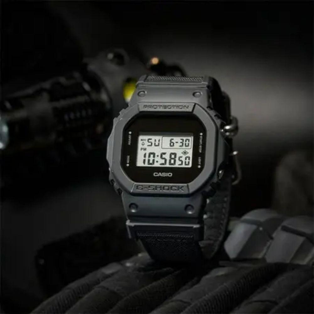 Relógio Casio G-shock Dw-5600bce-1dr Pulseira Em Cordura - 5