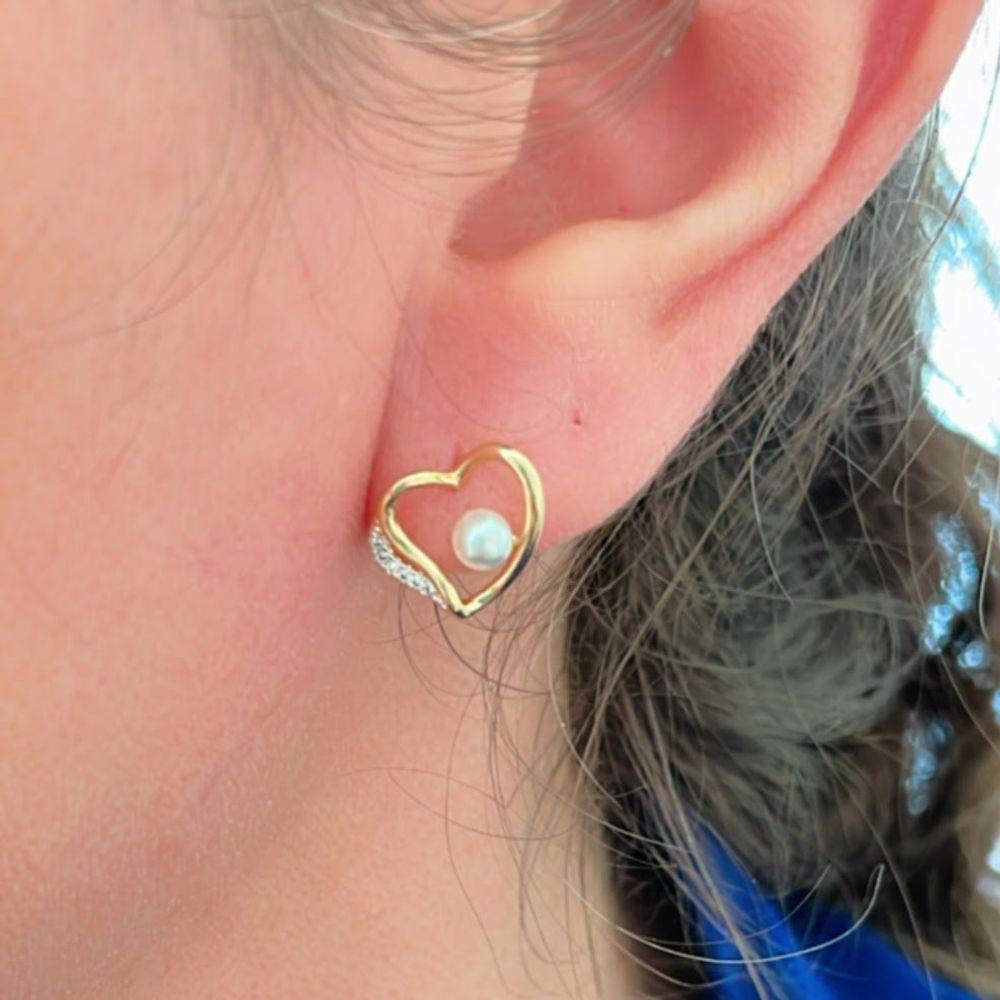 Brinco Coração Com Perola Sintética Banhado A Ouro 18k - 2