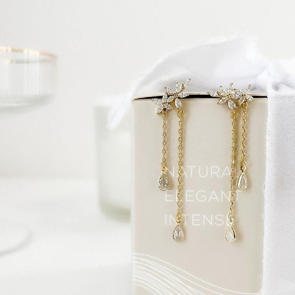 Brinco Zirconias Com Corrente Banhados A Ouro 18k - 1