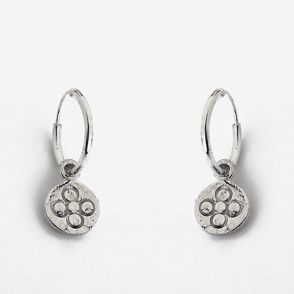 Brincos Argola Com Chapinha Com Desenho De Flor Prata 925 - 1