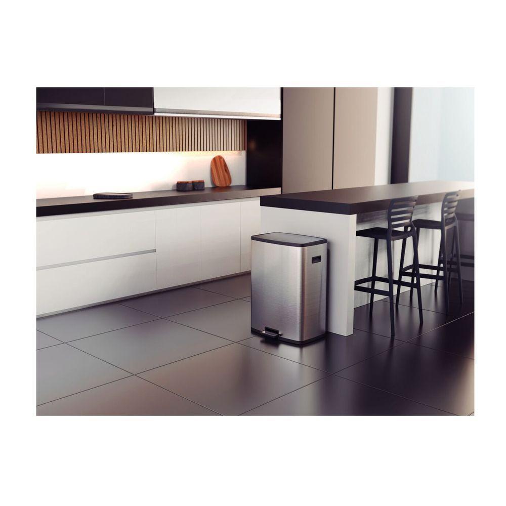 Lixeira Tramontina Octos Em Aço Inox Com Balde Removível E Pedal 45l - 5