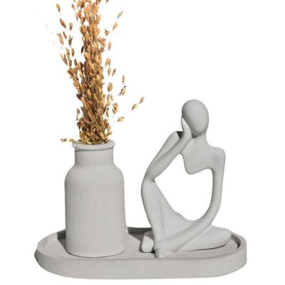 Conjunto Decorativo 3 Peças Estátua Pensadora Garrafa Lisa Bandeja Cinza
