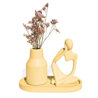 Kit 3 Peças Decoração Estátua Pensadora Garrafa Tubo Listrada E Bandeja Amarelo