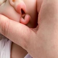 Bebê Reborn Menina Toda De Silicone Sólido Artesanal Olhos Fechados Cabelo Implantado Fio A Fio - 7