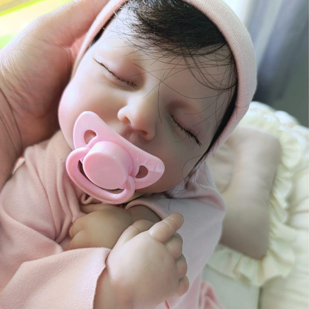 Bebê Reborn Menina Olhos Fechados Cabelo Fio A Fio Macio Corpo De Pano Macio Artesanal - 2