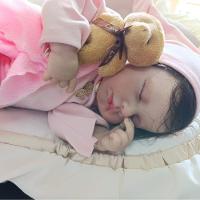 Bebê Reborn Menina Olhos Fechados Cabelo Fio A Fio Macio Corpo De Pano Macio Artesanal - 6
