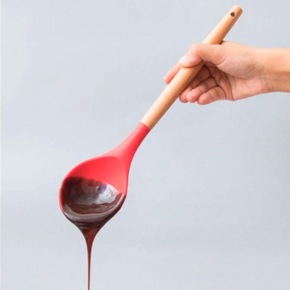 Colher De Silicone Multiuso Com Cabo De Madeira Vermelho Em Casa Tem - 5