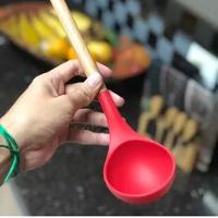 Concha De Silicone Com Cabo Madeira Para Feijão E Molho Em Casa Tem - 5
