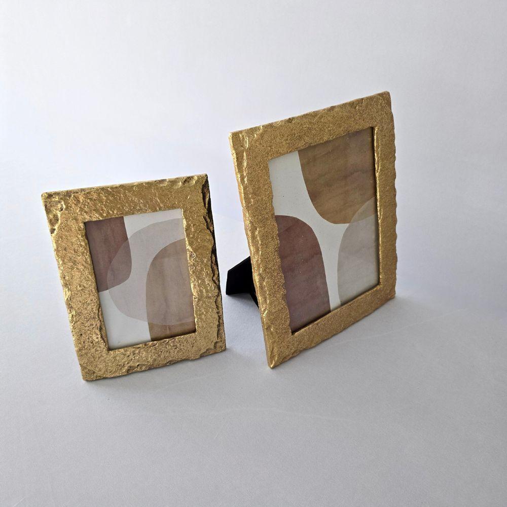 Porta Retrato Em Resina Dourada Fundo Veludo 10 X 15cm - 8