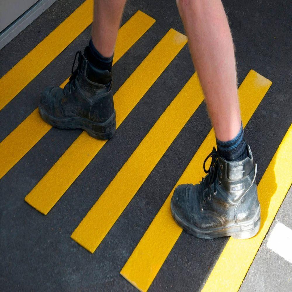 Fita Antiderrapante 5 Metros Sinalizaçao Demarcaçao Piso Chao Escada Degraus Segurança Previne Acidentes - 4