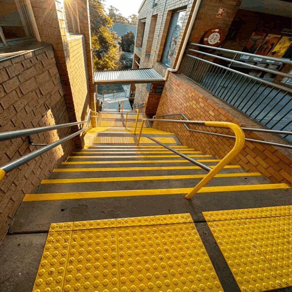 Fita Antiderrapante 5 Metros Sinalizaçao Demarcaçao Piso Chao Escada Degraus Segurança Previne Acidentes - 5