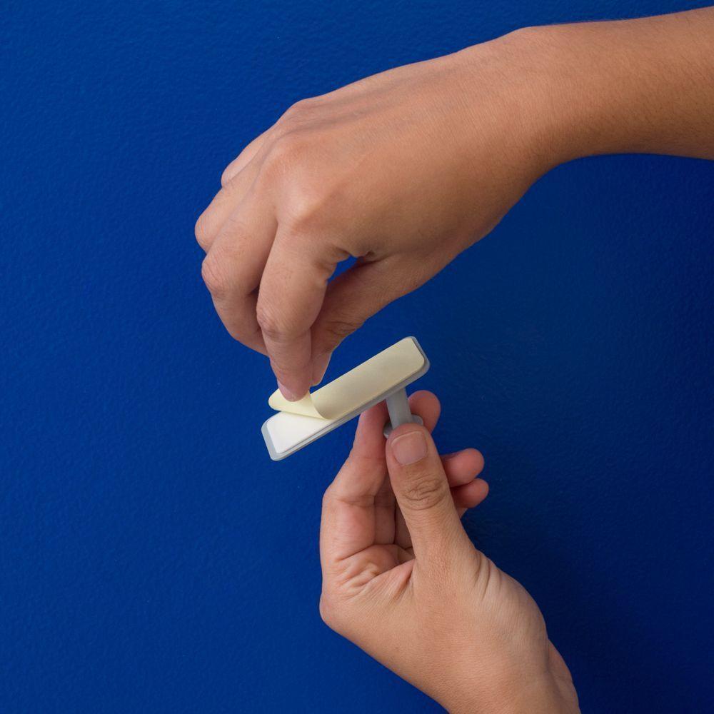 Kit 2 Ganchos De Metal Cinza Com Adesivo Oikos - 2