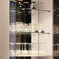 Cristaleira Aura 2 Portas De Vidro E 1 Gaveta Cinamomo-off White - Hb Móveis Cinamomo-off White