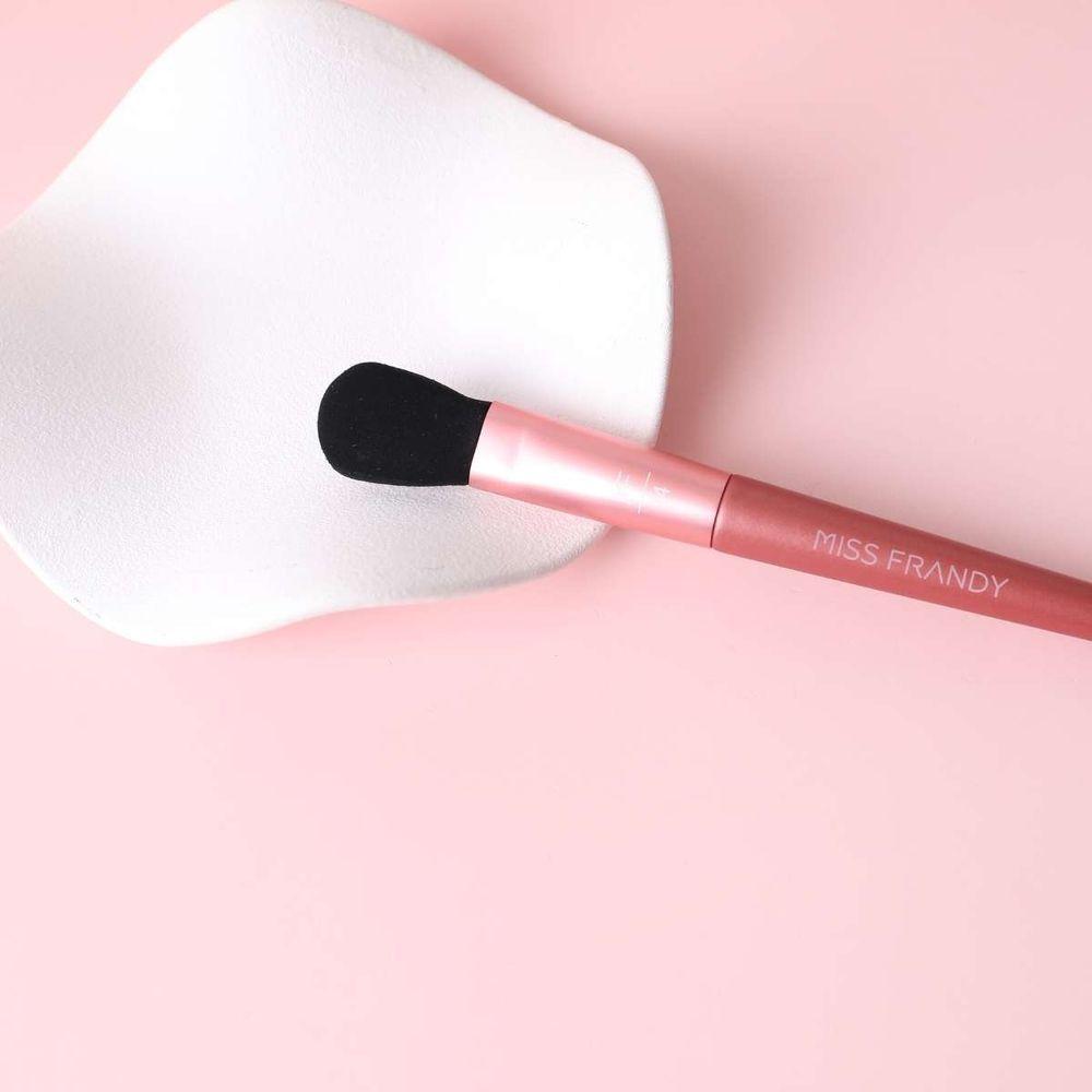 Pincel De Iluminador Esponja Mf24 | Aplicação Uniforme E Toque Suave | Linha Squad | Miss Frandy - 3