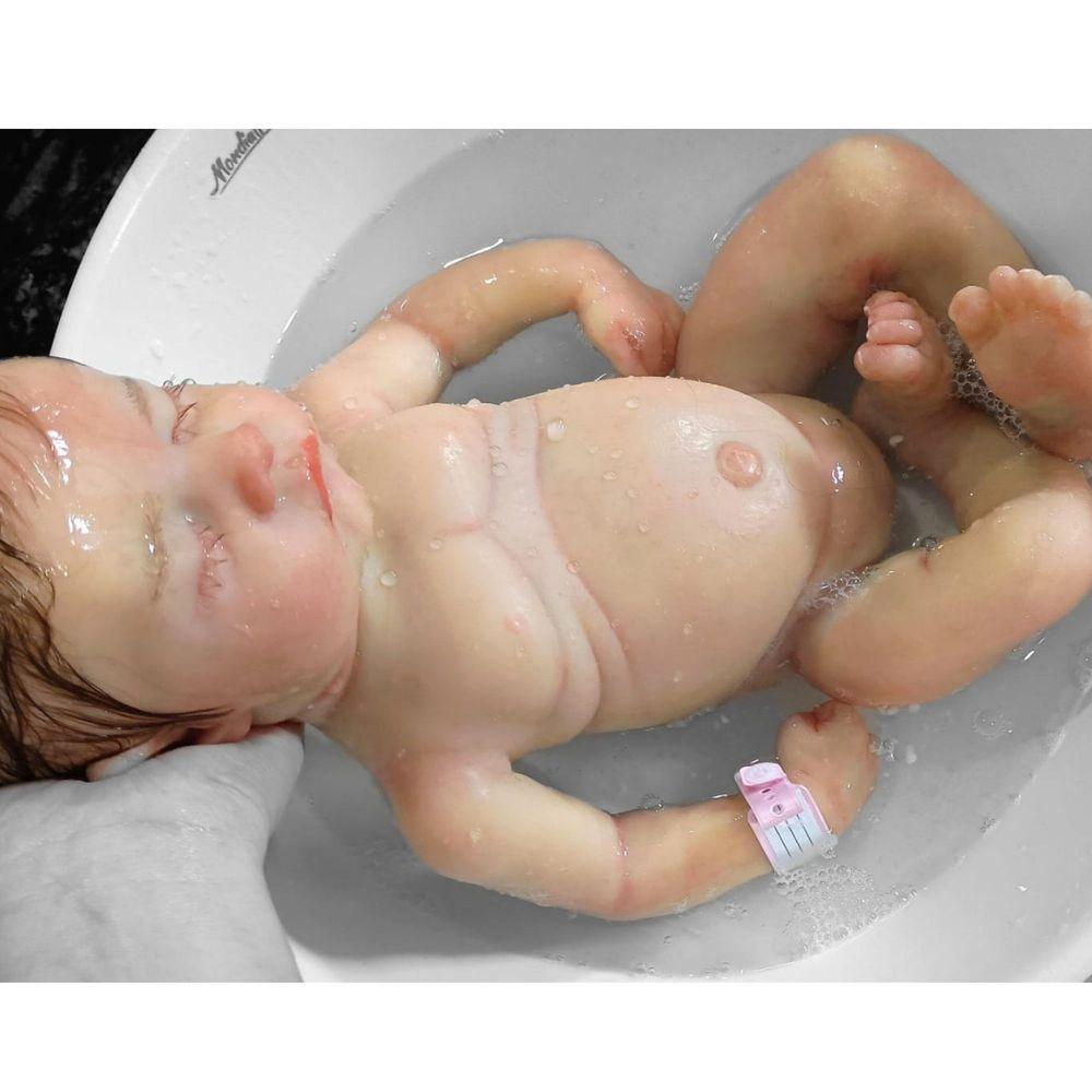 Bebê Reborn Silicone Sólido Levi Menina Dormindo - 5