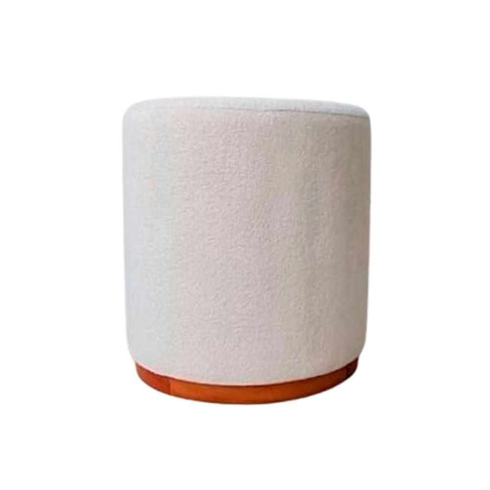 Puff Barcelona Decorativo Com Bouclé Off White E Base Madeira - 1