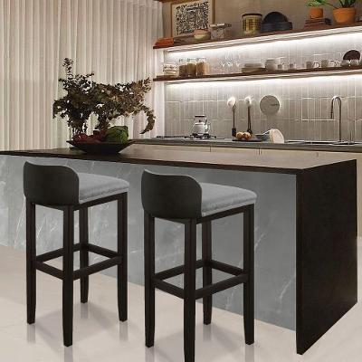 Kit 2 Banquetas Luxo Alta Onix - Base Em Madeira Maciça - Estofado Em Linho Com Composê No Corino