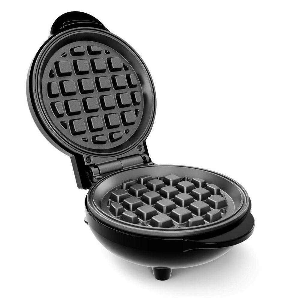 Mini Waffle Maker Britânia 550W Chapas Antiaderentes BWM01A 110V - 2