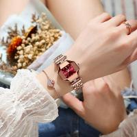 Relógio Feminino De Quartzo Casual Design Criativo Em Aço Inoxidável à Prova D´agua Vermelho Dourado - 3