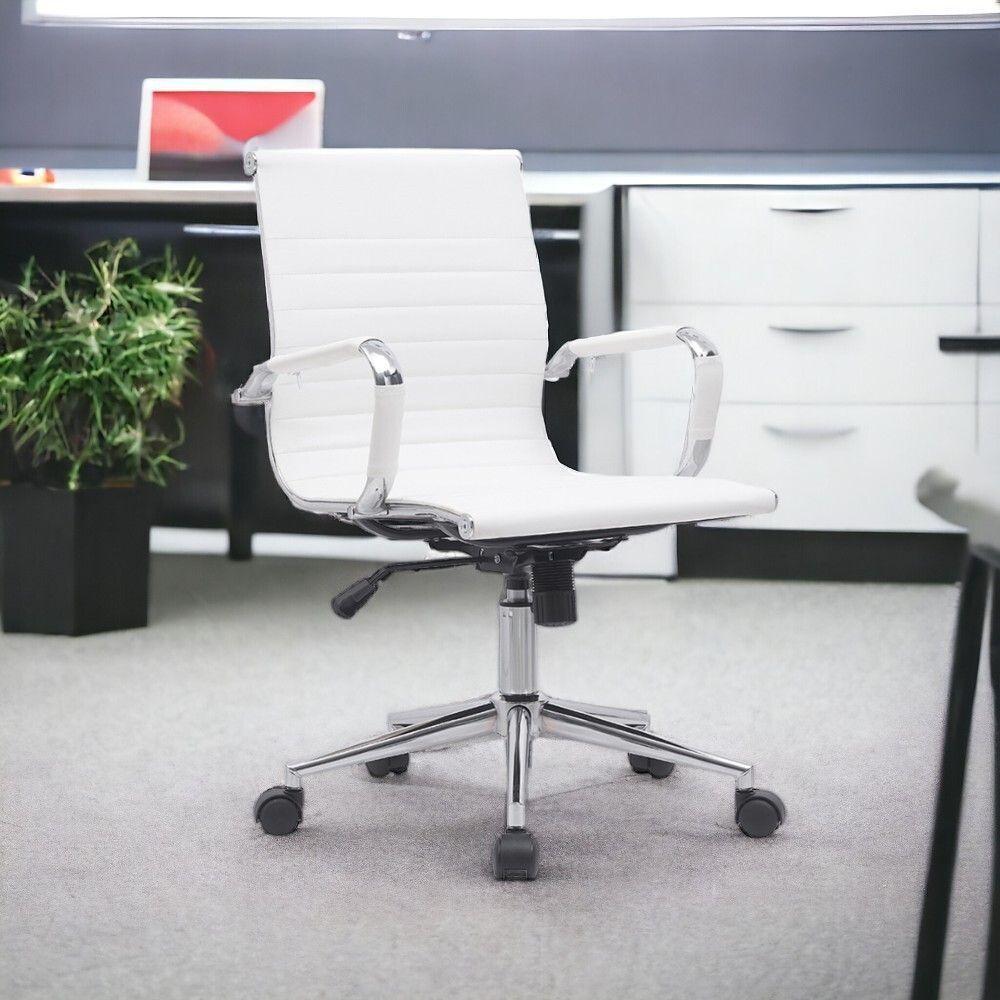 Cadeira De Escritório Elegante Em Couro Branco Com Braços Cromados Para Ambientes Modernos - 1