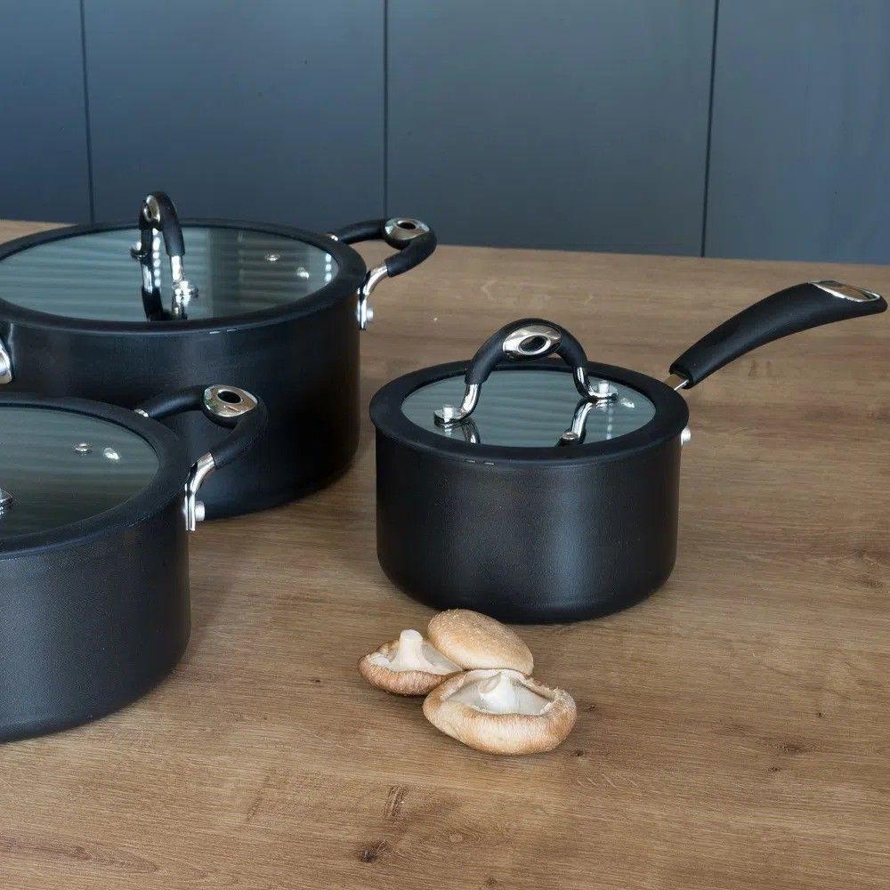 Panela Dom Preta 18 Cm 2,3 L Em Alumínio Com Revestimento Interno Antiaderente E Alças Em Silicone - 2