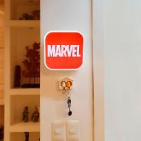Luminária Box Marvel Vermelha: Estilo E Aventura Para A Decoração De Fãs De Super-heróis