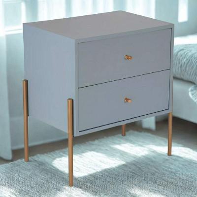 Mesa De Cabeceira Minimalista Com Pés Finos De Ferro - Azul Céu Laca Com Puxadores E Pés Rosê