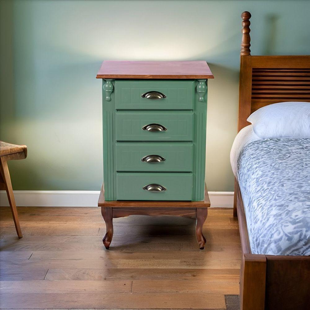 Mesa De Cabeceira 4 Gavetas Pés Luiz Xv - Verde Kalle Com Tampo E Base Castanho Envelhecido - Puxador Concha - 1