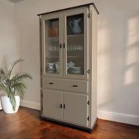 Cristaleira De Madeira 2 Portas 3 Prateleiras 1 Gaveta Pés Torneados - Amêndoa Laca Com Tampo E Base Imbuia Glazer - 1