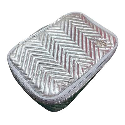 Bolsa Necessaire Estilo Matelassê Chevron Metálico Cor:cinza