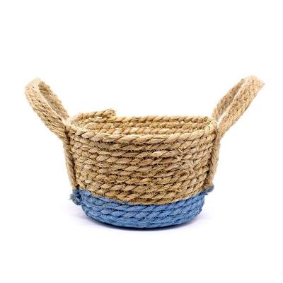 Cesta De Fibra Natural Com Fundo Azul 13,5x21x23 Cm