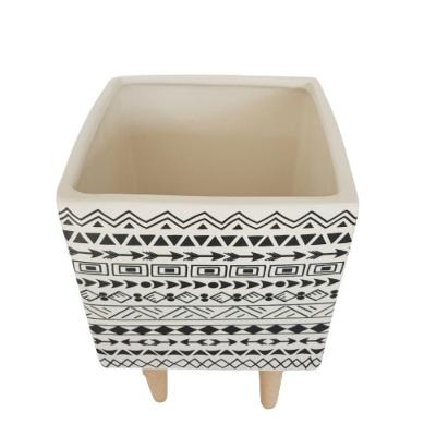 Cachepot Cerâmica Branco E Preto Com Pés Madeira Al 25cm X L 15cm X C 15cm