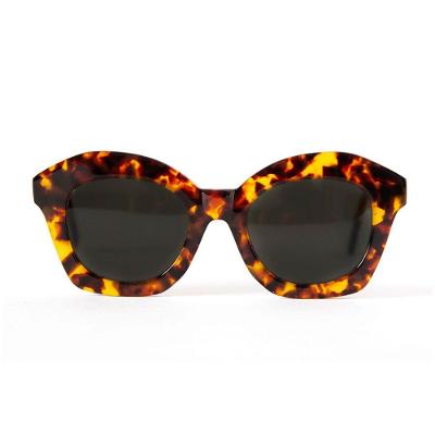 Óculos Solar Modelo Copacabana Tartaruga