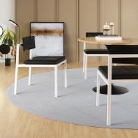 Cadeira Noah Encosto Anatômico Pés Brancos. Courino Preto Courino Preto