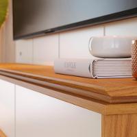 Painel Suspenso TV 75 Polegadas 217 Cm Loa Colibri Off White Matte Freijo - 9