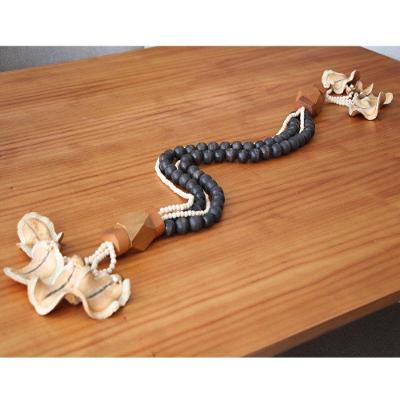 Colar De Mesa Decorativo Naru 117 Cm Moderna Mobília Preto/natural