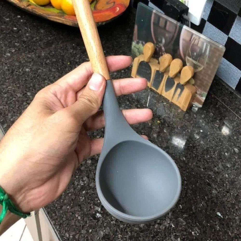 Concha De Silicone Com Cabo De Madeira Para Servir Caldos E Molhos - 31cm - 2