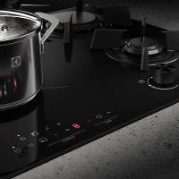 Cooktop 4 Bocas De Indução E A Gás Electrolux Híbrido 2 De Indução E 2 A Gás IE62H 220V